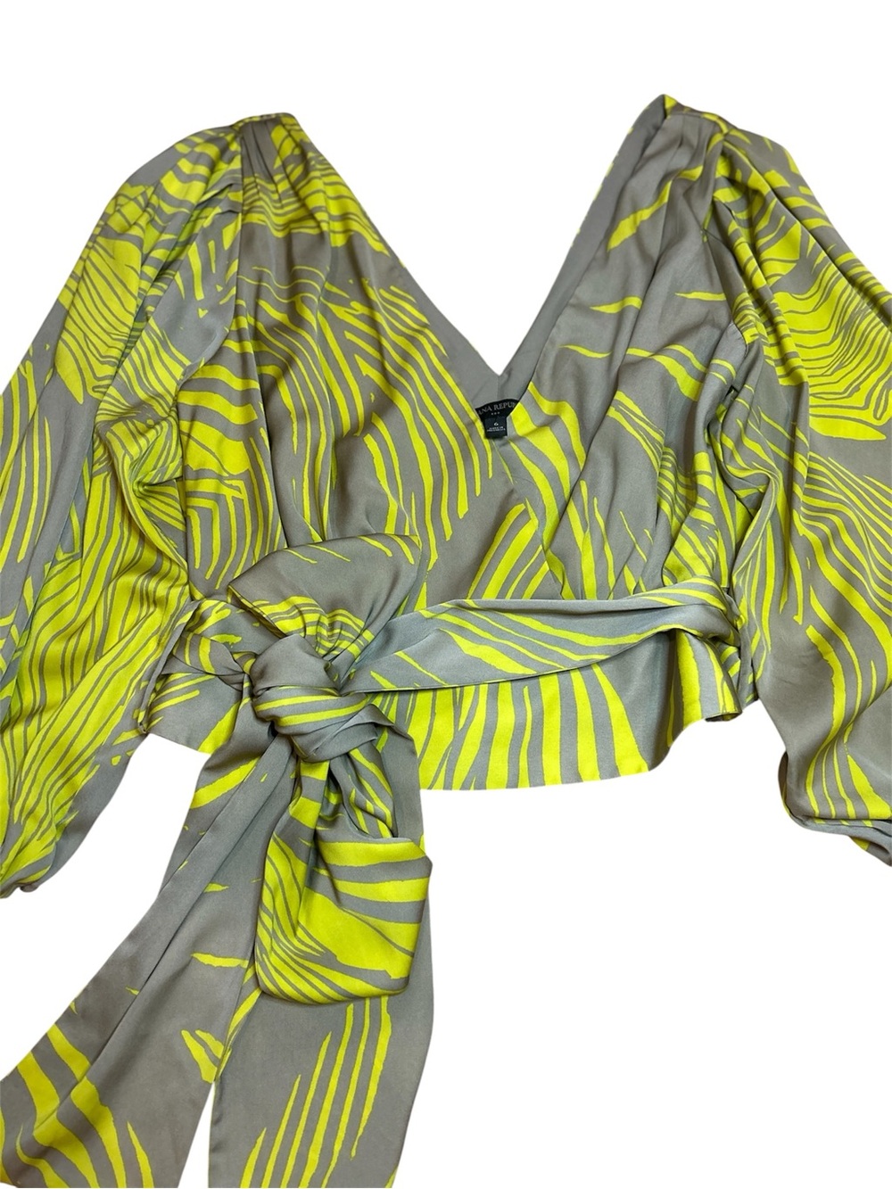 Banana Republic Satin Wrap Tie Blouse Abstract Gray Yellow V-Neck Puff Sz 6 - Picture 4 of 8